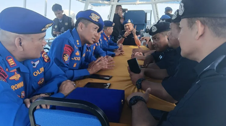 Ditpolairud Riau dan Polis Marin Malaysia Bersatu Gempur Kejahatan Laut