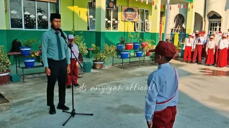 Siswa Kelas II A SDS Aisyiyah Bengkalis Ukir Sejarah Jadi Petugas Upacara Perdana