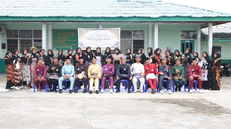 MAN 1 Kepulauan Meranti Gelar PjBL “Berkain”, Angkat Budaya Batik dan Songket