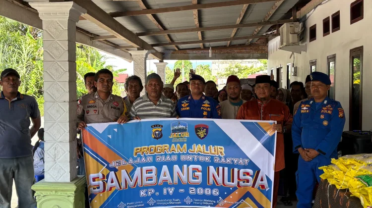 Polisi Laut Tebar 55 Paket Sembako untuk Nelayan Rupat
