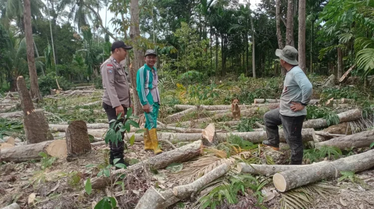 Polisi Turun ke Kebun, Bhabinkamtibmas Bantan Timur Ajak Warga Sukseskan Ketahana