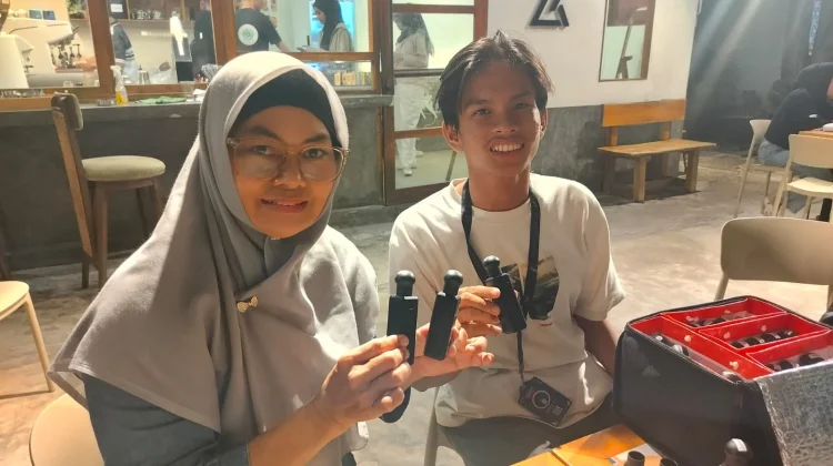 Sambil Kuliah, Mahasiswa Polbeng Muhammad Nabil Tekuni Bisnis Parfum Baba