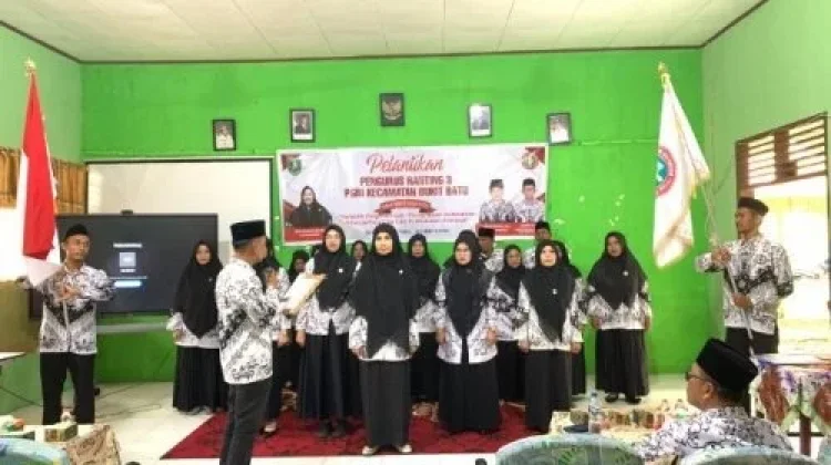 PGRI Bukit Batu Lantik Pengurus Ranting Periode Baru