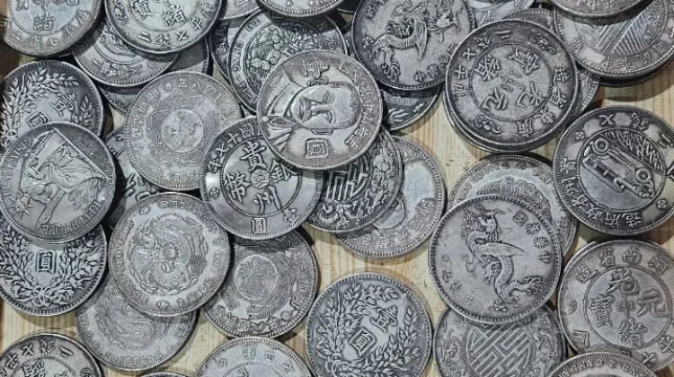 Koleksi koin kuno dan sisir antik curi perhatian pengunjung pusat perbelanjaan di