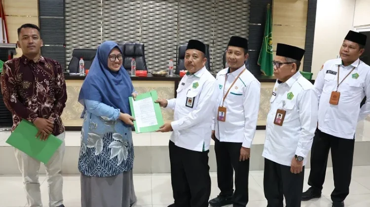 Penyerahan SK Redistribusi Tahap II kepada 99 Guru PPPK, Tekankan Hidup Sederhana