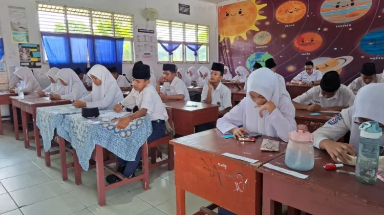 MTsN 1 Bengkalis Gelar Ujian Akhir Semester Berbasis Android