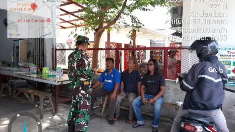 Komsos Babinsa 03/Mandau Upaya Perkuat Wawasan Kebangsaan Warga