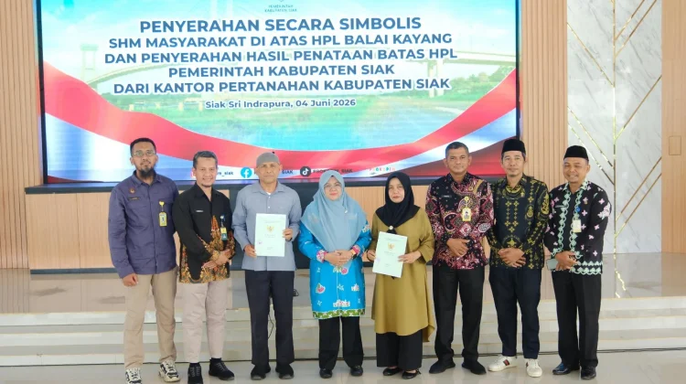 Warga Balai Kayang Terima SHM setelah Dua Dekade