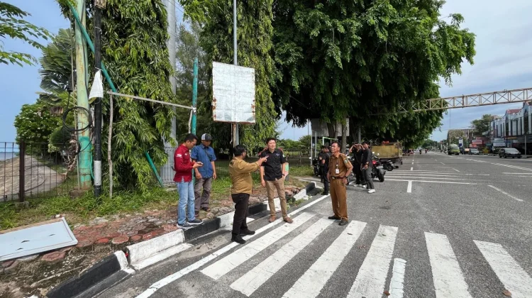 Diskominfotik Bengkalis Tertibkan Kabel Internet Demi Keselamatan