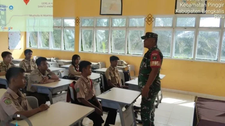 Pelajar di Desa Tasik Serai Ikuti Komsos dari Babinsa 03/Mandau