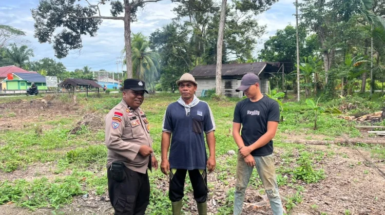 Bhabinkamtibmas Ajak Warga Sulap Lahan Kosong Jadi Sumber Cuan
