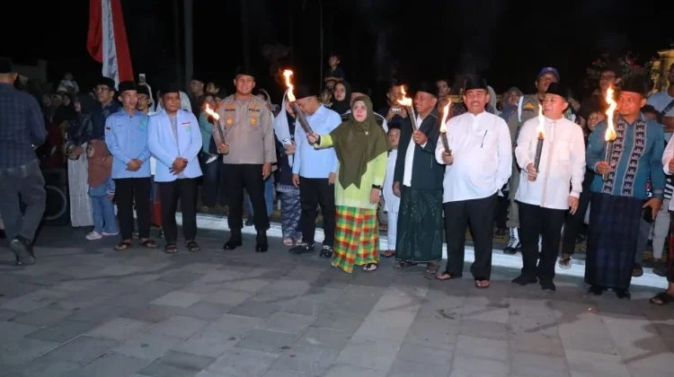 Ribuan Warga Semarakkan Pawai Obor Tahun Baru Islam