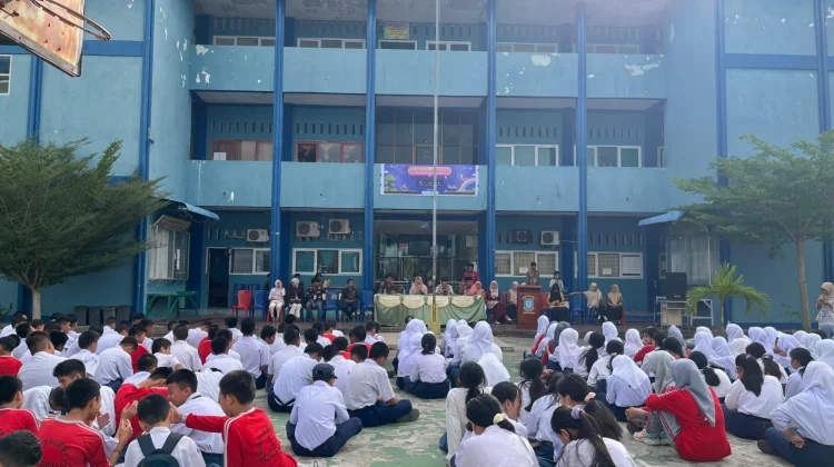 Mahasiswa Polbeng Kenalkan Permainan Rakyat Kepada Siswa