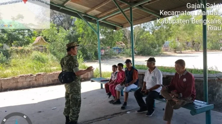 Babinsa Mandau Perkuat Wawasan Kebangsaan Warga Kampung Pancasila