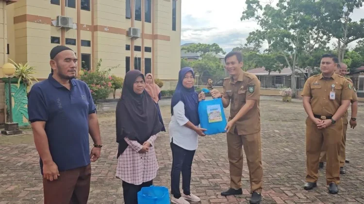 Tabungan Sampah Bantu Warga Bengkalis Biayai Pengobatan Anak