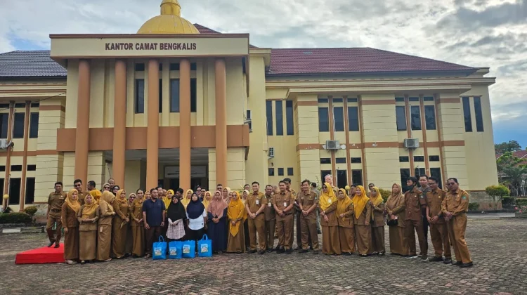 ASN Kecamatan Bengkalis Jadi Pelopor Gerakan Menabung Sampah dari Rumah