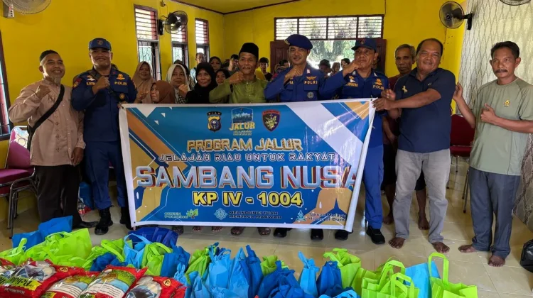 Program JALUR Polairud Riau Salurkan Sembako dan Bibit di Siak