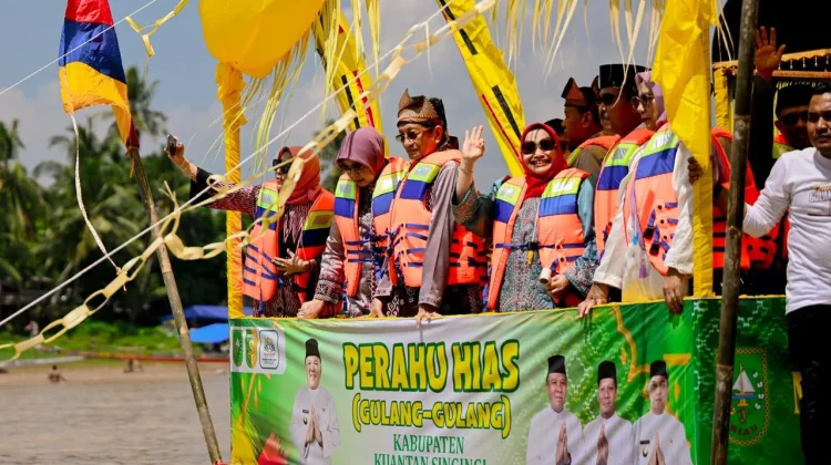 Bupati Kasmarni Tampilkan Perahu Begandong Nuansa Datuk Laksamana Raja di Laut