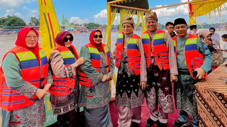 Perahu Hias Bengkalis Tampil Memukau di MTQ ke-44 Riau