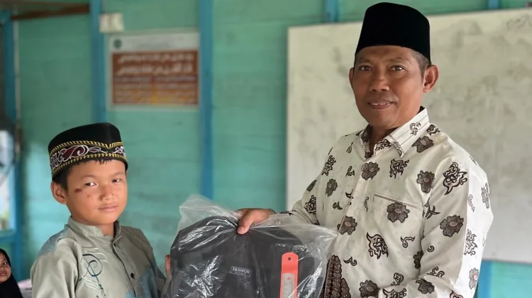 Kemenag Kepulauan Meranti Salurkan Bantuan Lebaran Yatim dan Difabel Secara Door