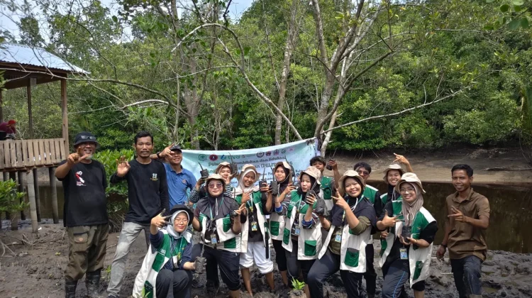 Mahasiswa KKN UNRI Belajar Pembibitan Mangrove Berkelanjutan Bersama Ahli