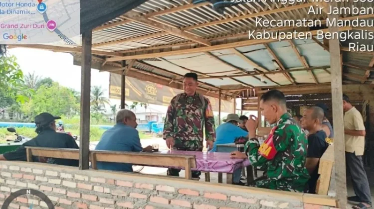 Babinsa Mandau Perkuat Wawasan Kebangsaan di Kampung Pancasila Warga