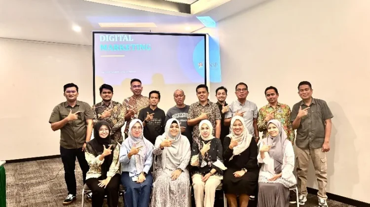mengikuti Uji Sertifikasi Kompetensi Bidang Digital Marketing
