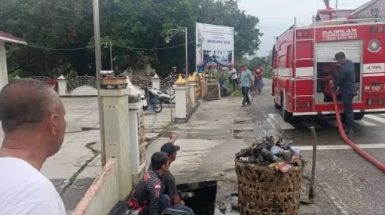 Cegah Banjir BPBD dan DLH Ajak Warga Bersih-bersih