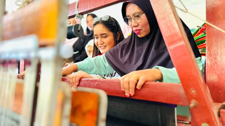 PHR Bangkitkan Tenun Limbungan, Pengrajin Kembali Produktif