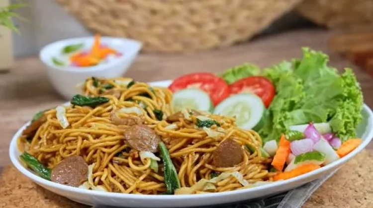 Mie Goreng Rumahan, Sajian Sederhana dengan Aroma Karamelis yang Menggugah Selera