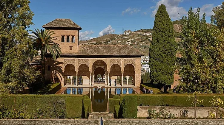 Alhambra, Mahakarya Dinasti Nasrid yang Menjadi Ikon Peradaban Islam di Spanyol