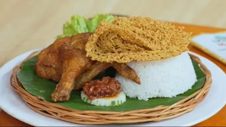 Keremesan Ayam Renyah, Pelengkap Ayam Goreng yang Mudah Dibuat di Rumah
