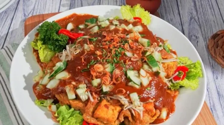 Tahu Telur Sedap Marem, Perpaduan Tahu Goreng dan Saus Kacang yang Menggugah Selera