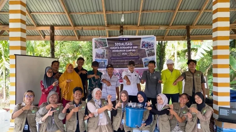 Mahasiswa Kukerta UNRI Kenalkan Budikdamber Dukung Ketahanan Pangan Keluarga