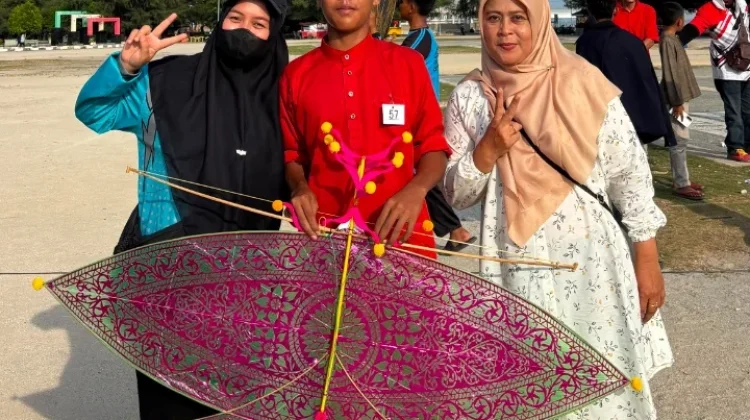 Muhammada Harumkan SMAN 4 Bengkalis, Raih Juara 2 Lomba Layang Kuwau