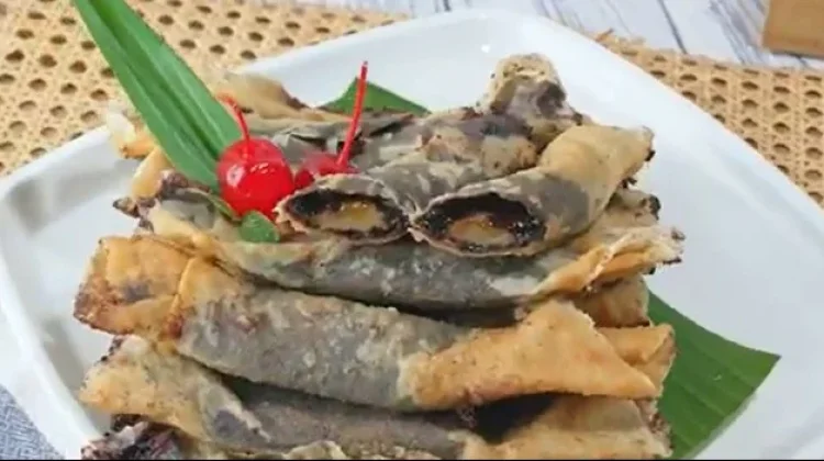 Pisang Cokelat Lumer, Camilan Renyah dengan Isian Saus Cokelat Homemade