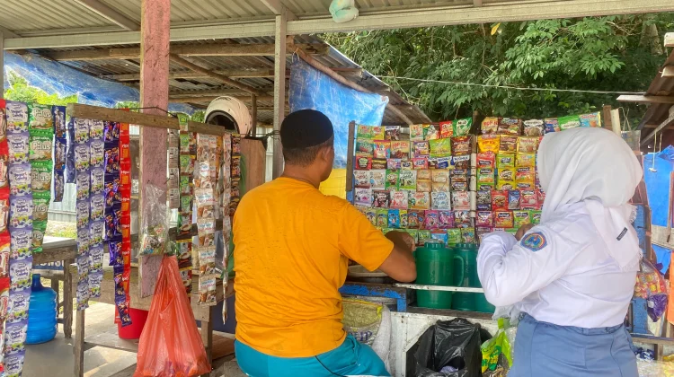 Warung Pak Sumanto Topang Ekonomi Keluarga