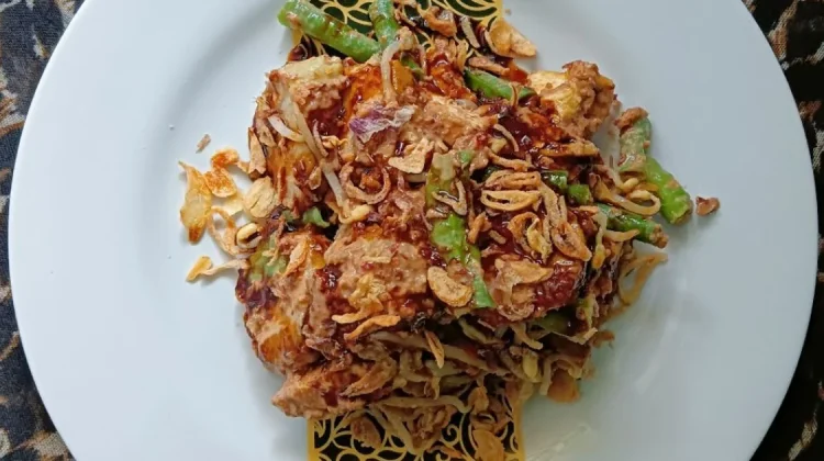 Tipat Cantok, Sajian Kuliner Khas Bali yang Lezat dan Kaya Sayuran