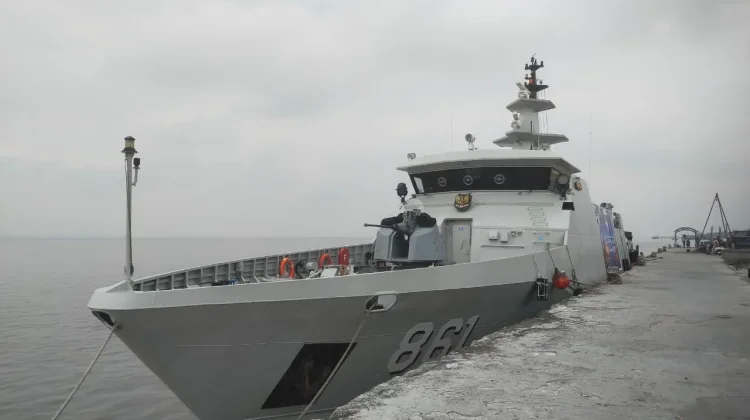 Open Ship KRI Lepu Tarik Antusias Warga Bengkalis