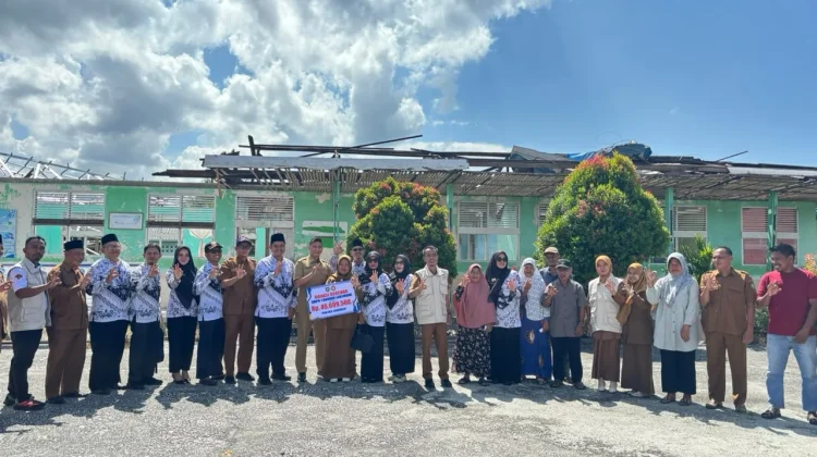 PGRI Bengkalis Salurkan Donasi Korban Puting Beliung Bandar Laksamana