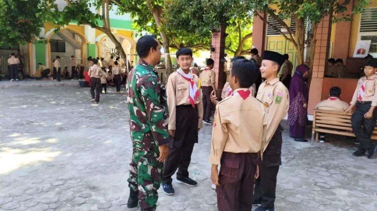 Babinsa Mandau Tanamkan Nilai Pancasila kepada Siswa SDIT Al Kautsar