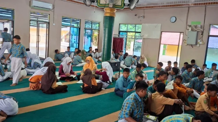 KUA Mandau Lanjutkan Program Pemberantasan Buta Aksara Al-Qur'an di SMPN 11