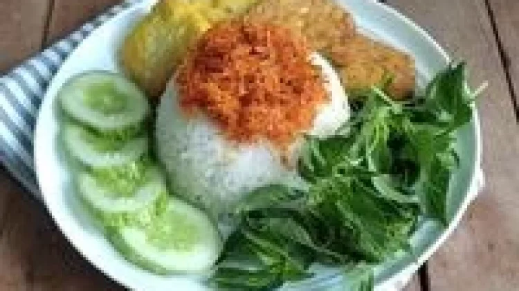 Nasi Ulam, Kuliner Betawi yang Kaya Cita Rasa dan Tradisi