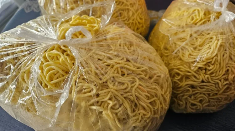 Usaha Mie Kuning Lokal Bertahan Berkat Kepercayaan Pelanggan