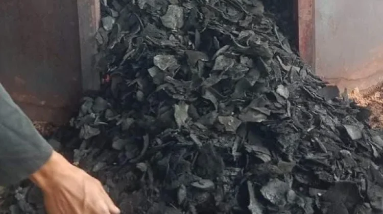 Pembuatan Arang Briket Libatkan Komunitas Adat Terpencil Desa Bantan Air