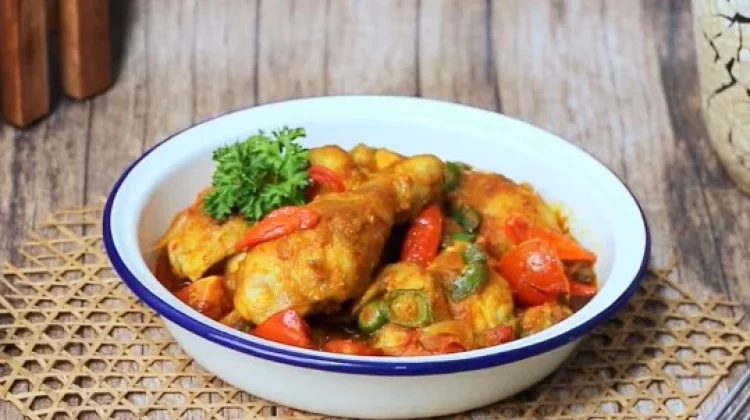Pesmol Ayam, Sajian Gurih Asam Manis dengan Aroma Rempah yang Menggugah Selera