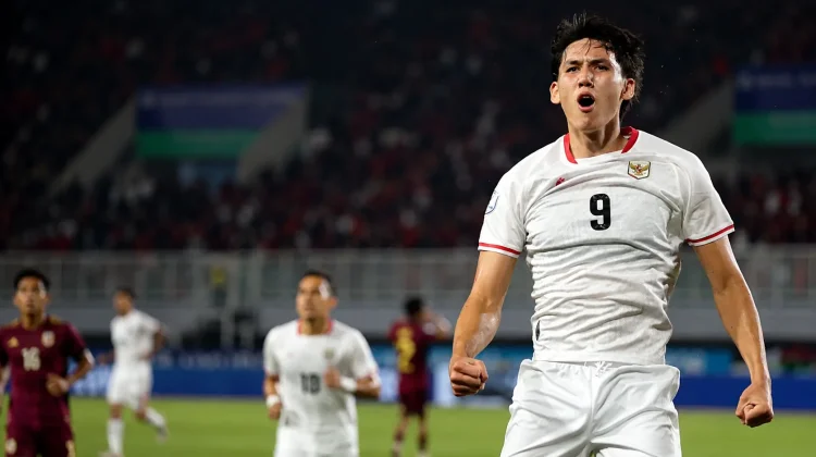 Profil Mitchell Lee Baker, Striker Indonesia Pencetak Hat-trick ke Gawang Kamboja
