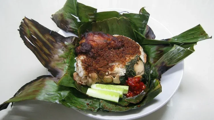 Nasi Bakar, Sajian Nasi dengan Aroma Khas Daun Pisang