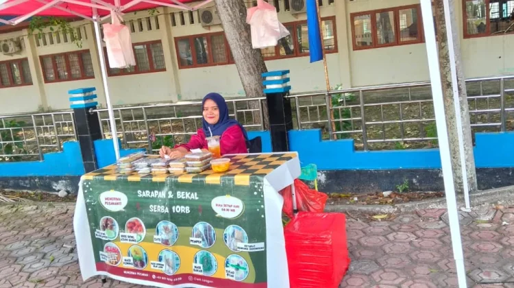 Sarapan Murah Junita Raup Omzet Jutaan Setiap Hari