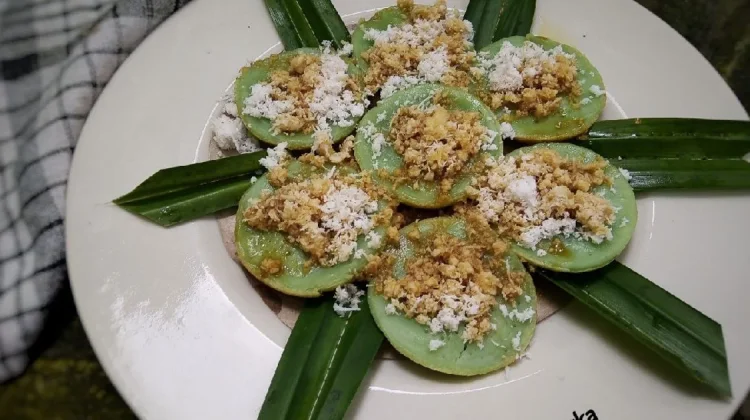 Jaje Laklak, Kue Tradisional Khas Bali dengan Kinca Gula Merah